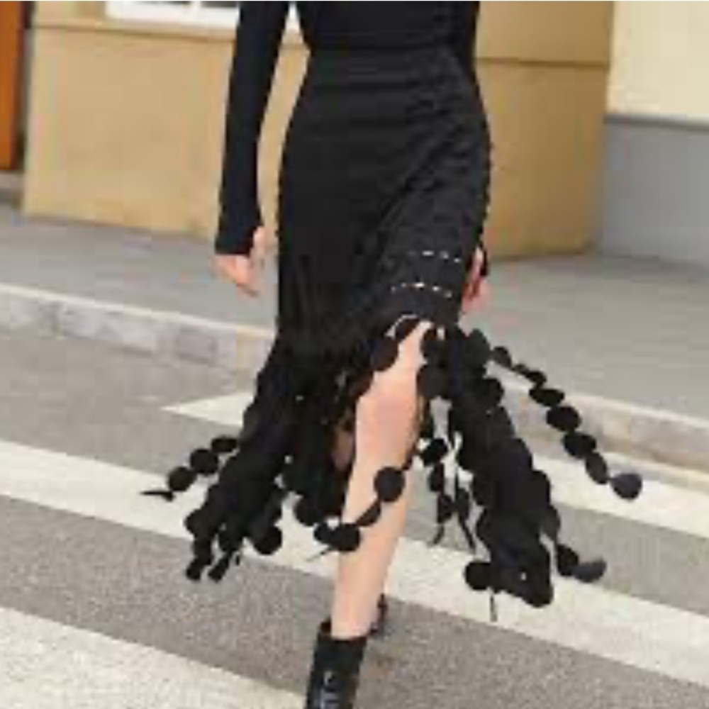 Twotwinstyle size 10 black hollowed out fringe skirt black disc like fringe - Picture 2 of 12